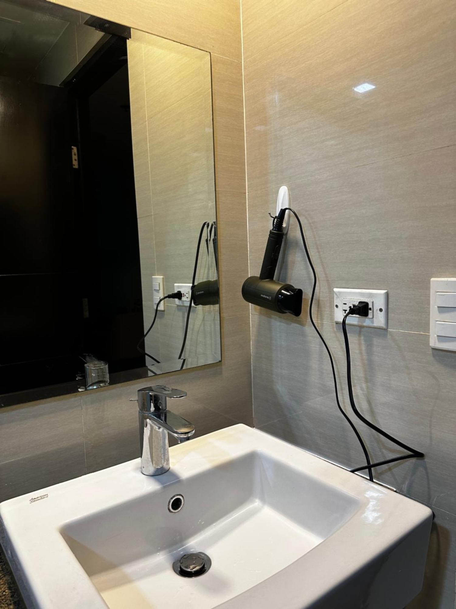 81 Newport Blvd Cluster 4 Unit B 3Rd Flr By Rechelle Nunag Pasay Zewnętrze zdjęcie